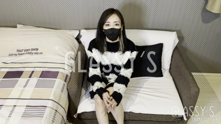 fc2-ppv-4660915-18歲的大山雀和色情視頻,沒有避孕套